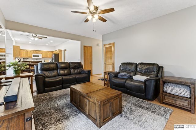 2009 Aberdeen Drive, Papillion, NE 68133