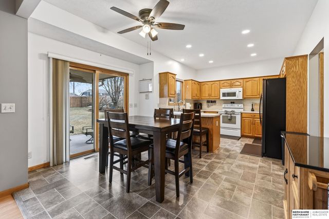 2009 Aberdeen Drive, Papillion, NE 68133