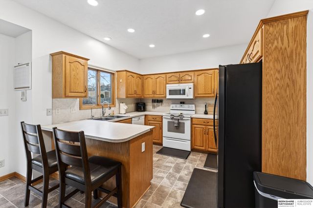 2009 Aberdeen Drive, Papillion, NE 68133