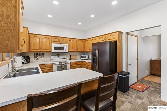 2009 Aberdeen Drive, Papillion, NE 68133