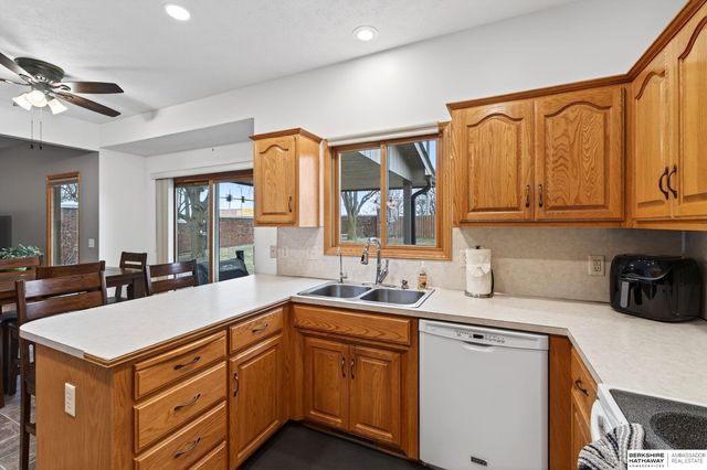 2009 Aberdeen Drive, Papillion, NE 68133