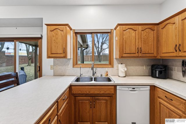 2009 Aberdeen Drive, Papillion, NE 68133