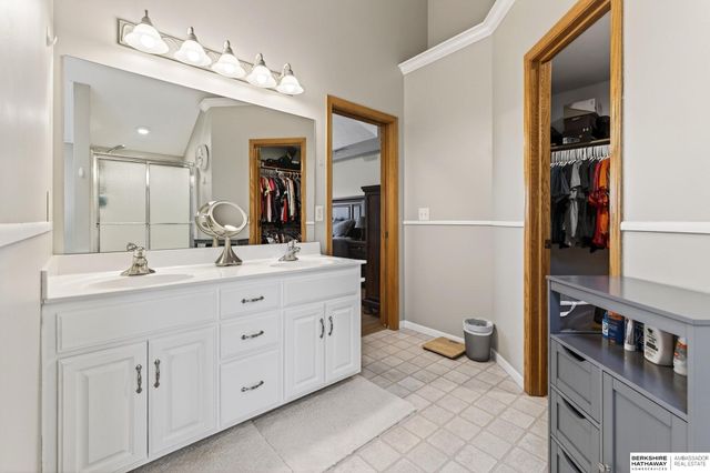 2009 Aberdeen Drive, Papillion, NE 68133