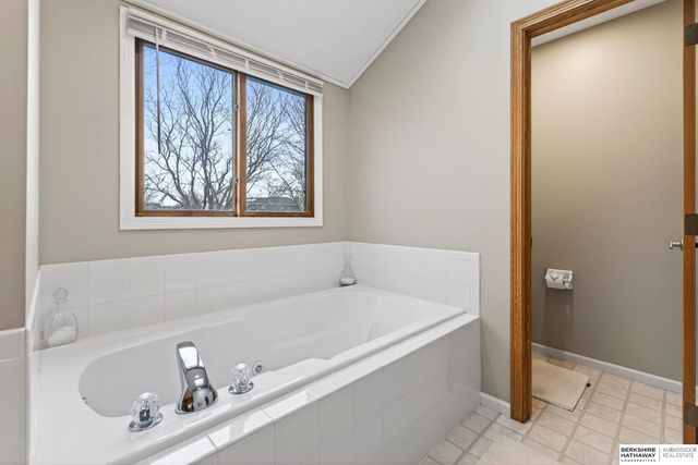 2009 Aberdeen Drive, Papillion, NE 68133