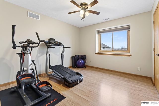 2009 Aberdeen Drive, Papillion, NE 68133