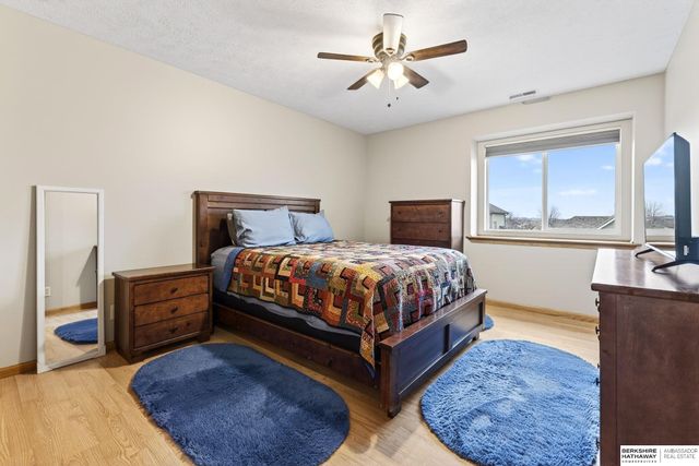 2009 Aberdeen Drive, Papillion, NE 68133