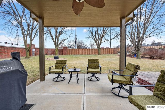 2009 Aberdeen Drive, Papillion, NE 68133