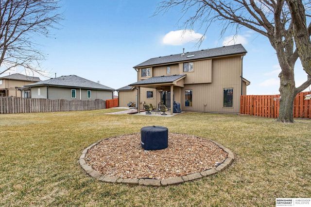 2009 Aberdeen Drive, Papillion, NE 68133