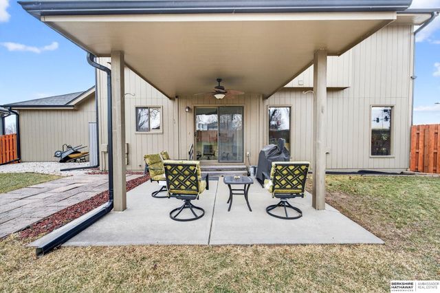 2009 Aberdeen Drive, Papillion, NE 68133