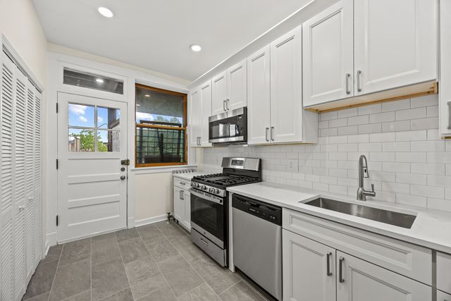 1223 E Hyde Park Boulevard 3, Chicago, IL 60615