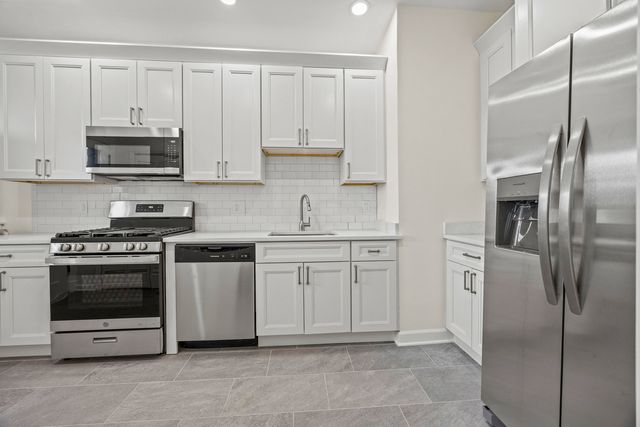 1223 E Hyde Park Boulevard 3, Chicago, IL 60615