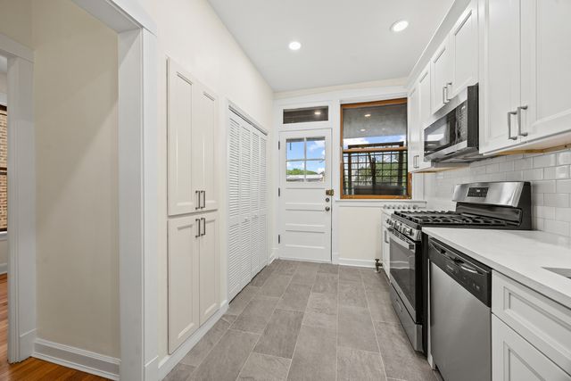 1223 E Hyde Park Boulevard 3, Chicago, IL 60615