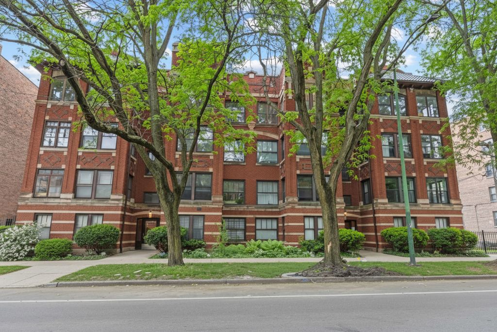 1223 E Hyde Park Boulevard 3, Chicago, IL 60615
