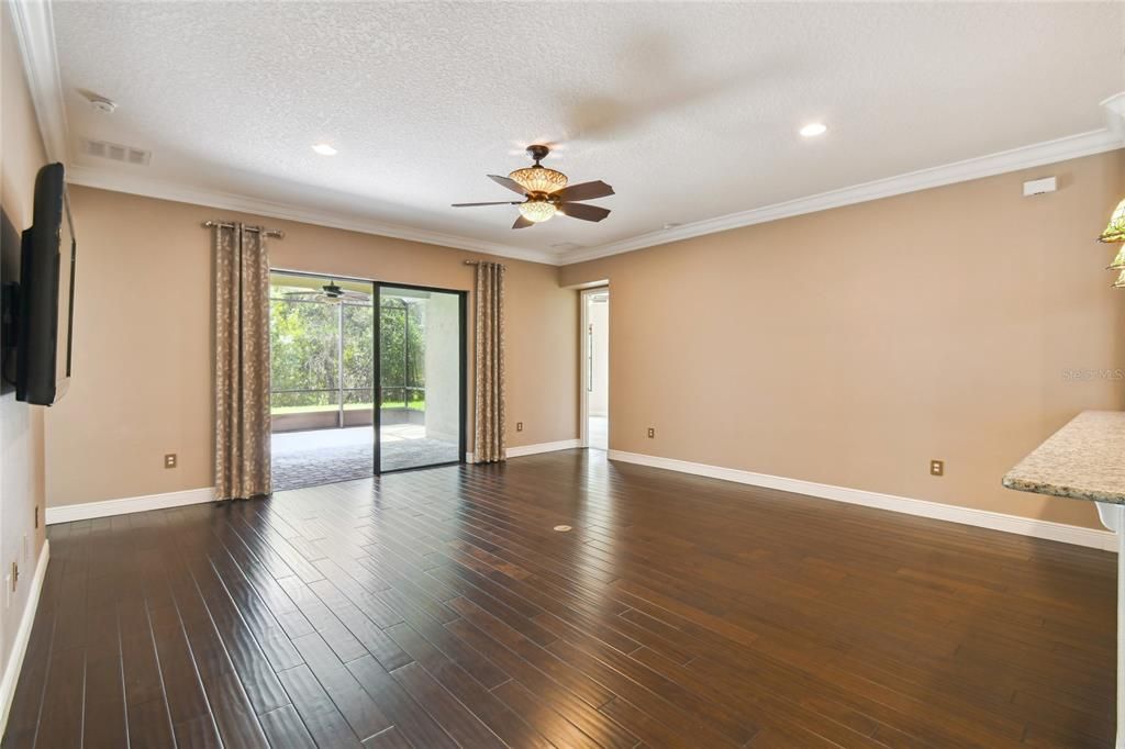 Image 10 of property listing at 448 FOUNTAIN VALLEY LN, Poinciana, FL 34759