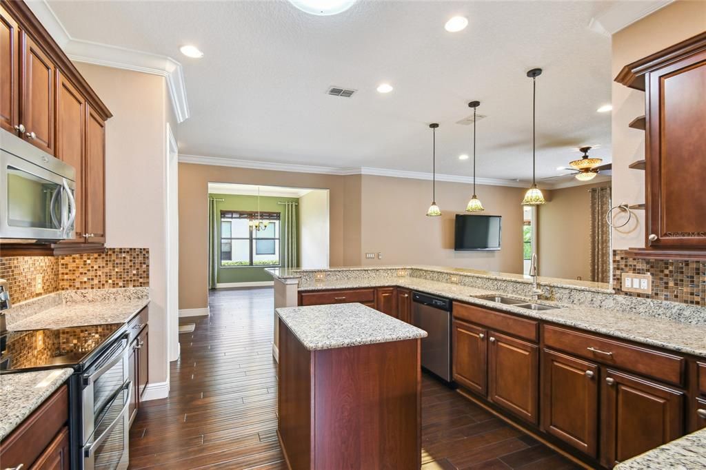 Image 12 of property listing at 448 FOUNTAIN VALLEY LN, Poinciana, FL 34759