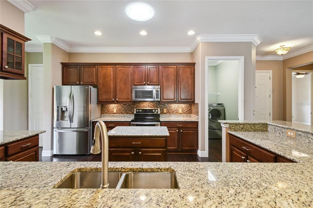 Image 21 of property listing at 448 FOUNTAIN VALLEY LN, Poinciana, FL 34759