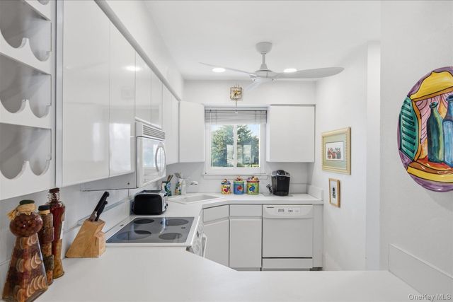 3039 Mitchell Road, Westhampton Beach, NY 11978