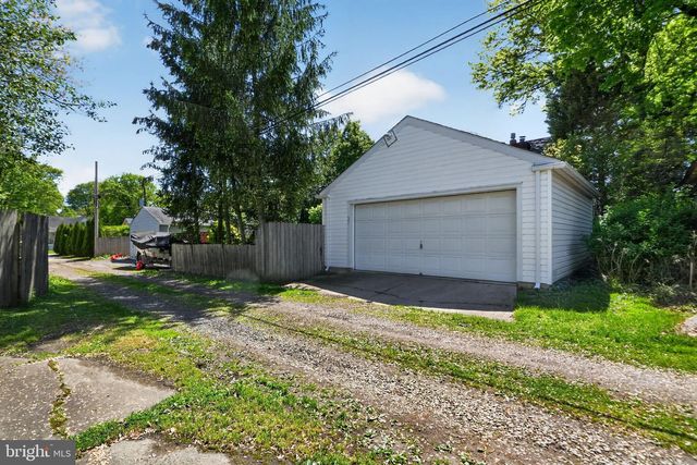 37 RIDLEY AVE, Aldan, PA 19018