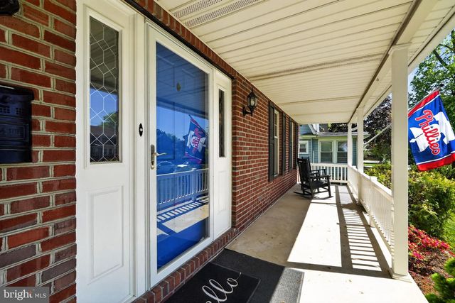 37 RIDLEY AVE, Aldan, PA 19018