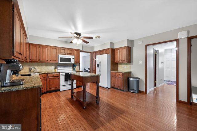 37 RIDLEY AVE, Aldan, PA 19018