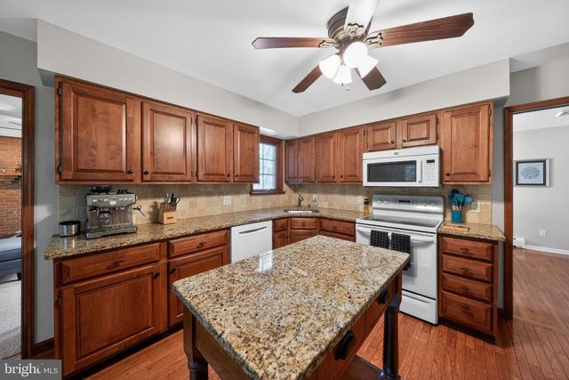 37 RIDLEY AVE, Aldan, PA 19018