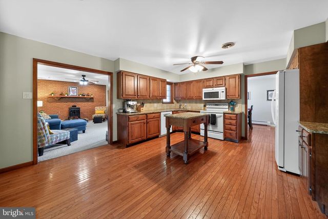 37 RIDLEY AVE, Aldan, PA 19018