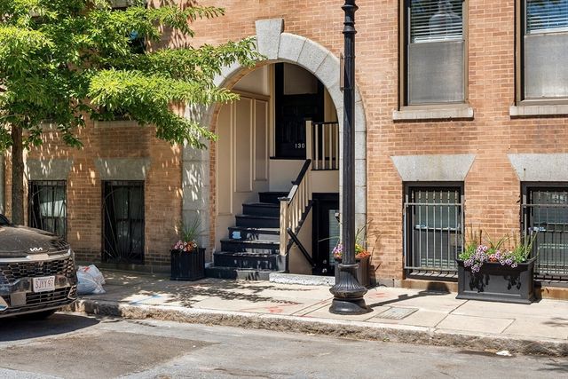 130 Union Park St 1, Boston, MA 02118