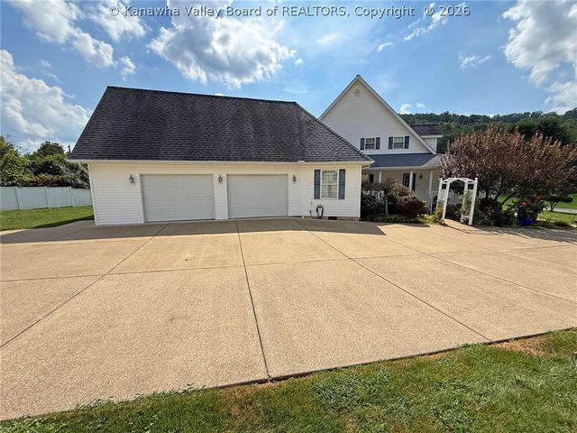 158 Lock Lane, Alum Creek, WV 25003