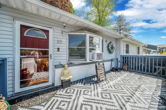 85 Applegate Drive, Central Islip, NY 11722