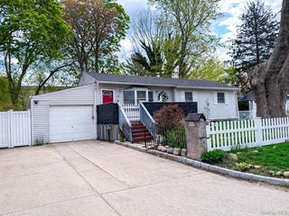 85 Applegate Drive, Central Islip, NY 11722