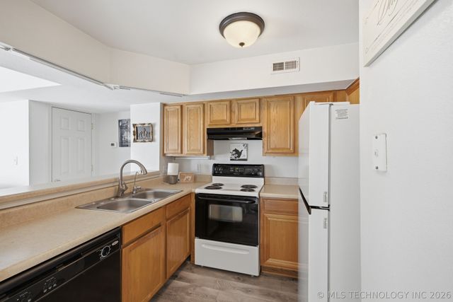 1904 E 66th Place C210, Tulsa, OK 74136