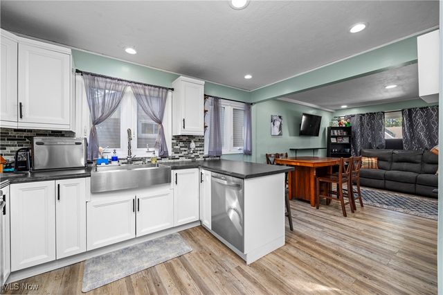 4272 Brockley Avenue, Sheffield Lake, OH 44054