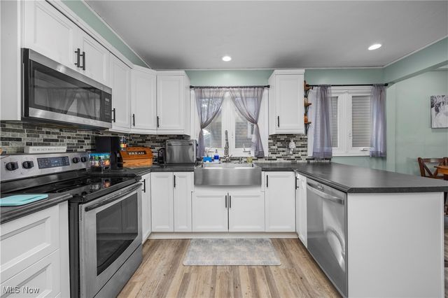 4272 Brockley Avenue, Sheffield Lake, OH 44054