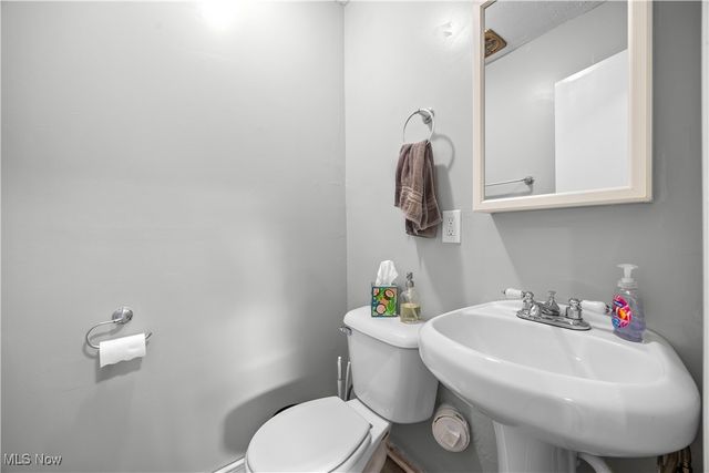 4272 Brockley Avenue, Sheffield Lake, OH 44054