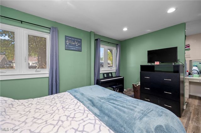 4272 Brockley Avenue, Sheffield Lake, OH 44054