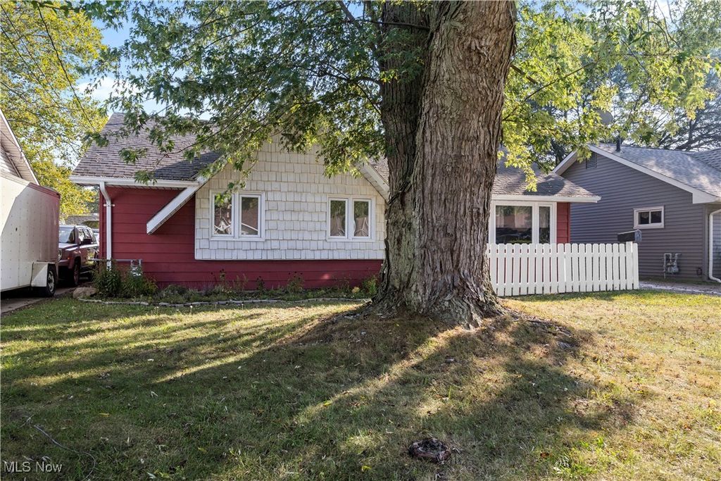 4272 Brockley Avenue, Sheffield Lake, OH 44054