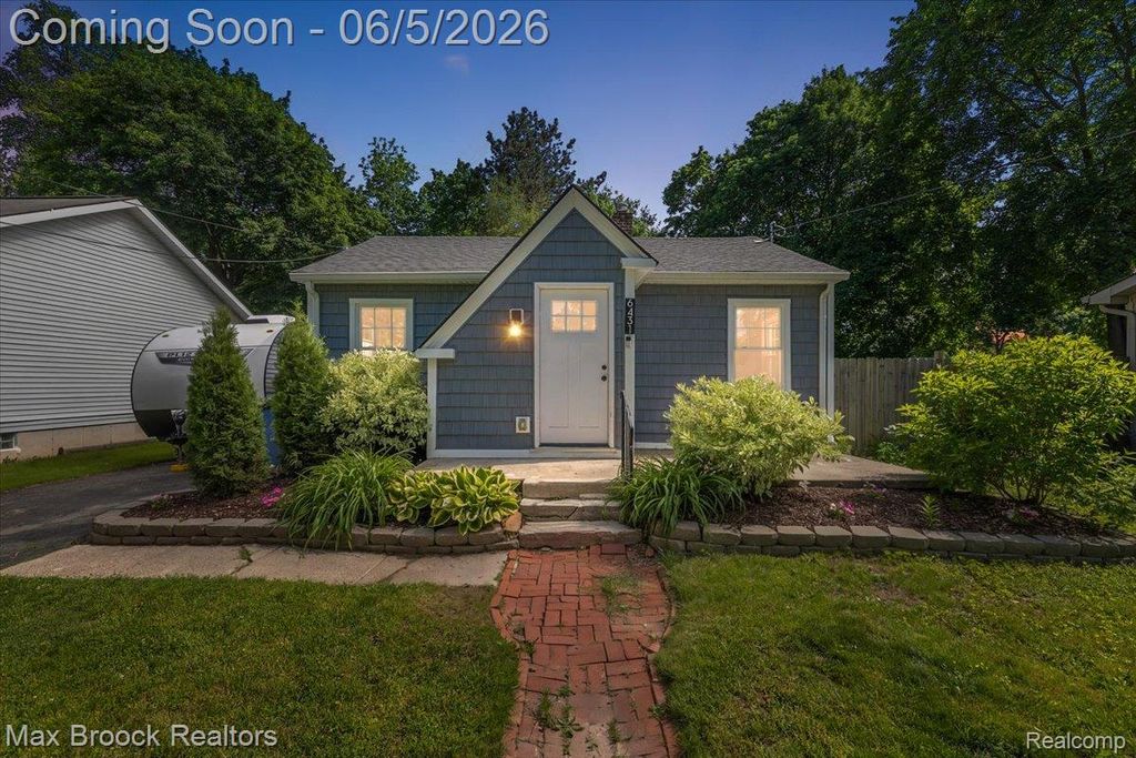 6431 Prairie Lawn, Waterford Charter Township, MI 48329