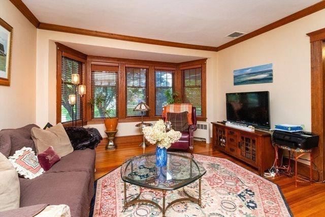 27 Richwood St, Boston, MA 02132