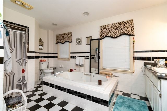 27 Richwood St, Boston, MA 02132