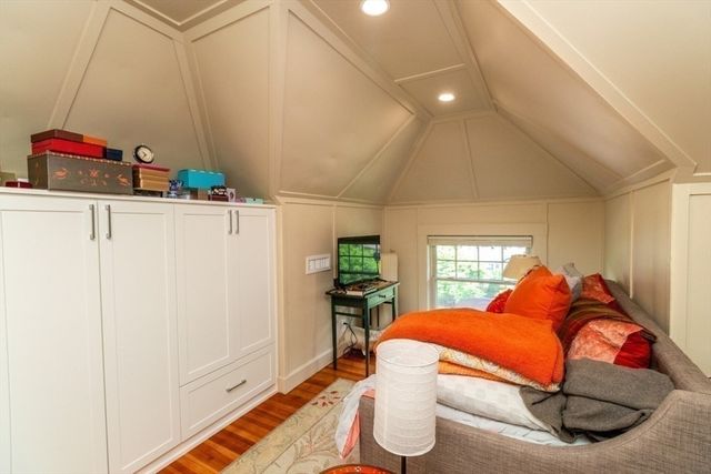 27 Richwood St, Boston, MA 02132