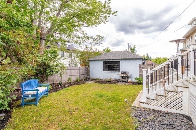 27 Richwood St, Boston, MA 02132