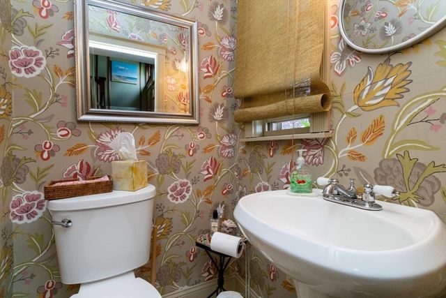 27 Richwood St, Boston, MA 02132