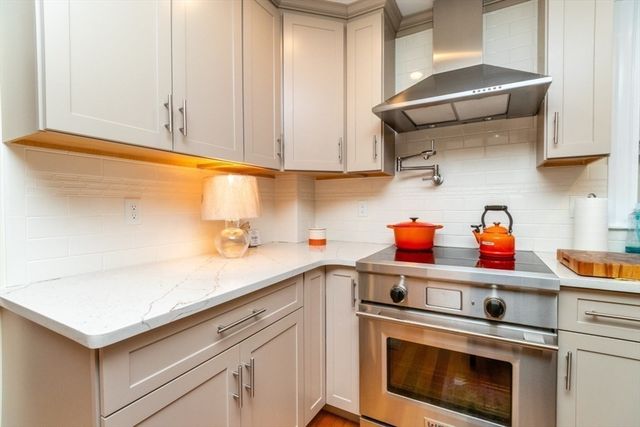 27 Richwood St, Boston, MA 02132
