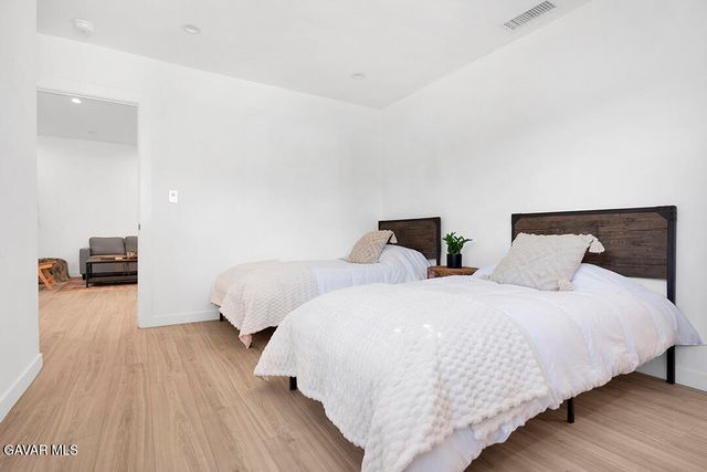 14868 Envoy Street, Sylmar, CA 91342