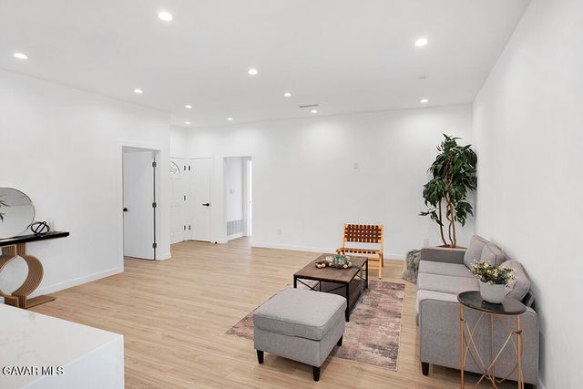 14868 Envoy Street, Sylmar, CA 91342