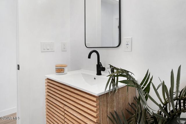 14868 Envoy Street, Sylmar, CA 91342