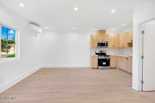 14868 Envoy Street, Sylmar, CA 91342