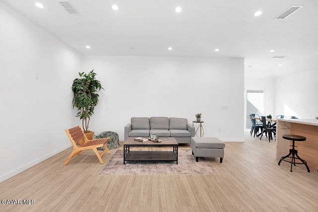 14868 Envoy Street, Sylmar, CA 91342