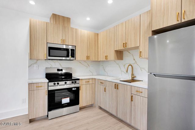 14868 Envoy Street, Sylmar, CA 91342