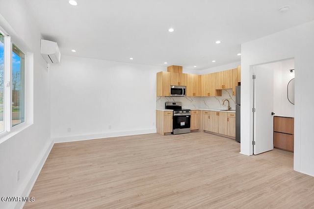 14868 Envoy Street, Sylmar, CA 91342